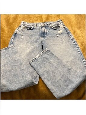 Zara • Women’s Size 4US • Classic Light Wash Jeans • Light Blue •
